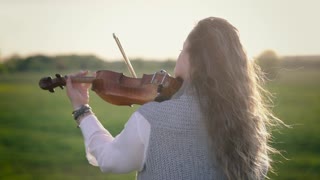 Обернулась птицей